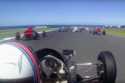 Video: Formula Ford 1600 - Tarling Charges Through the Pack